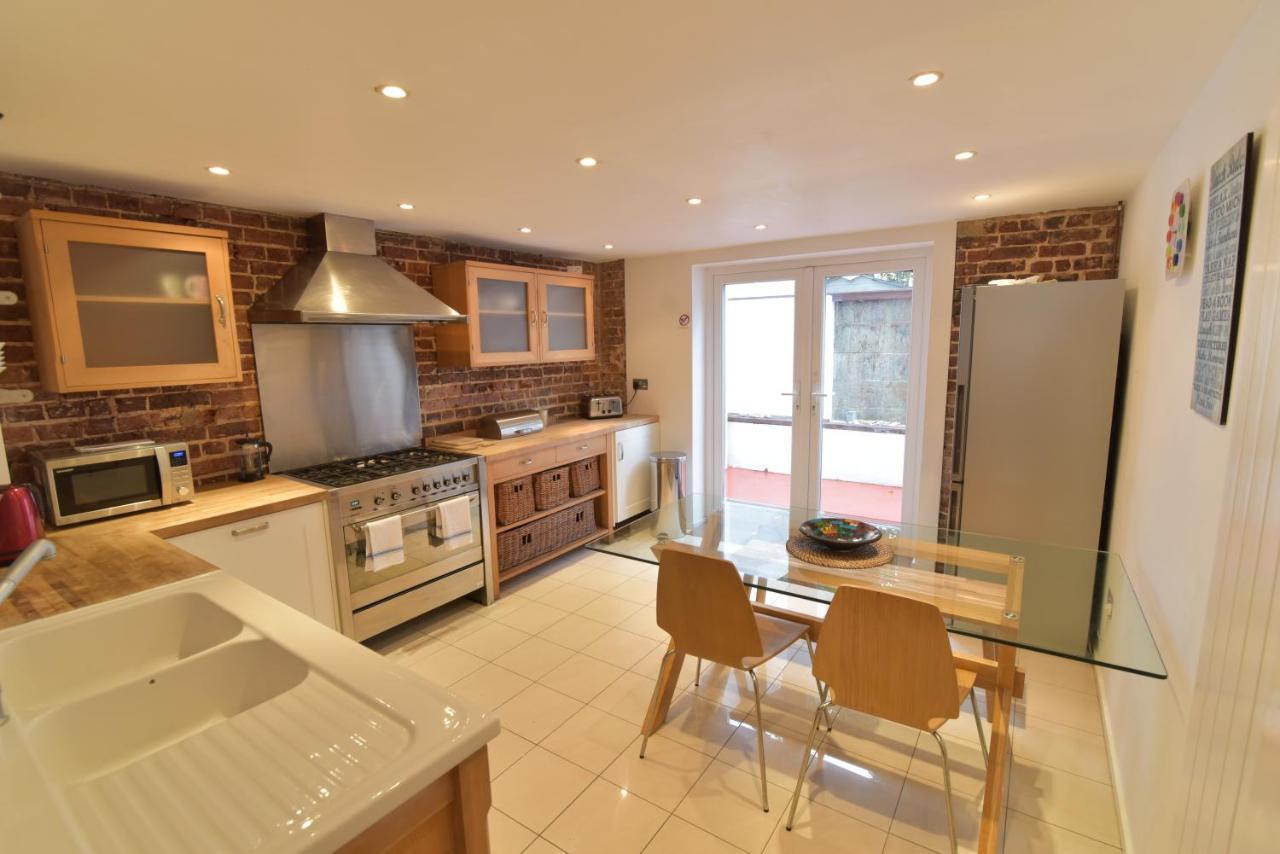 Beach Central With Allocated Parking And Patio Brighton Exterior foto